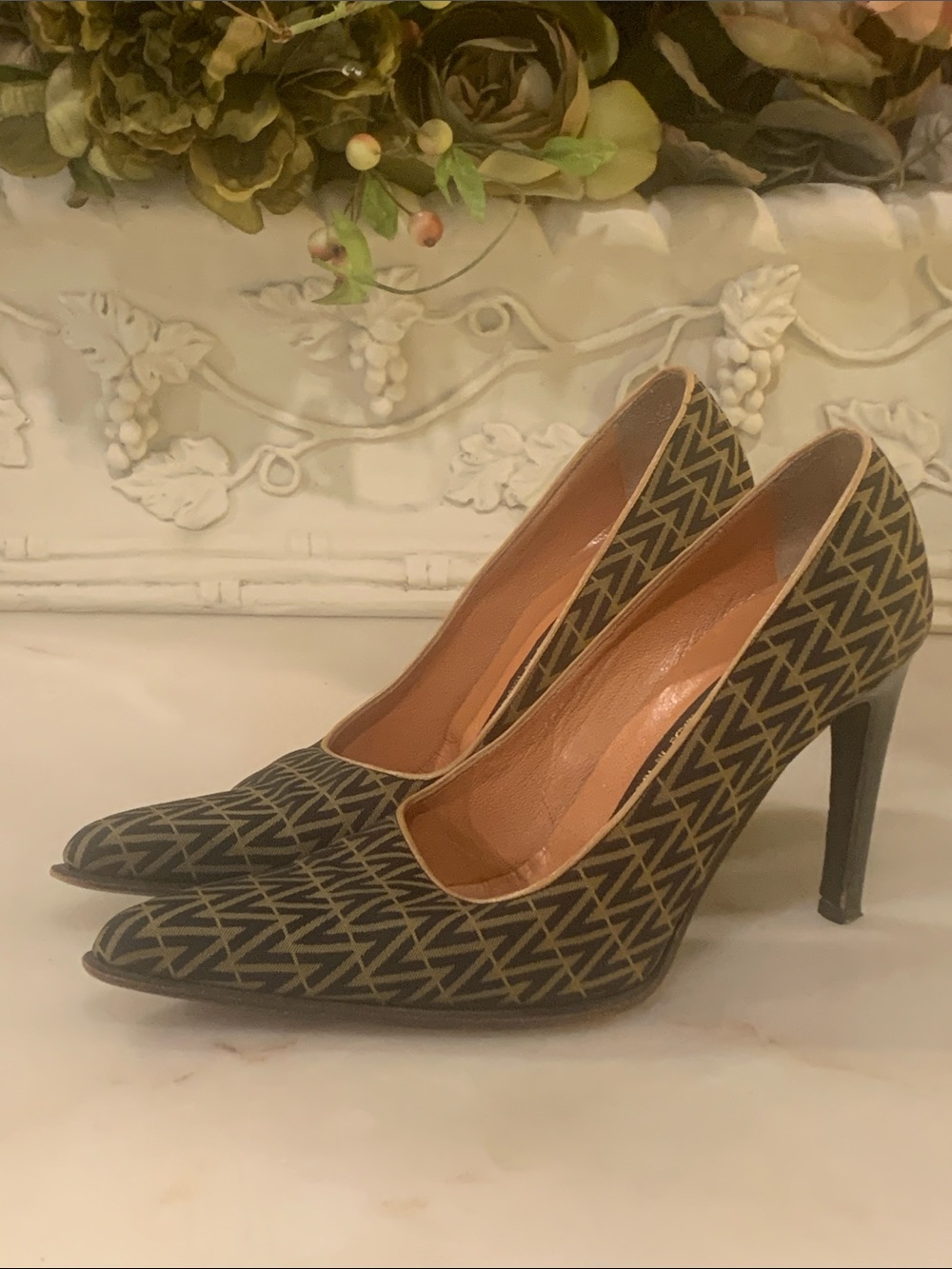 Vintage Mario Valentino Leather Pumps Size 35.5
